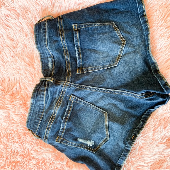 High Rise Jean shorts ! - Picture 3 of 3